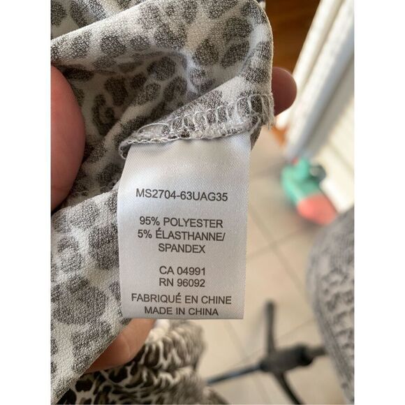 Animal Print Sleeveless Blouse - Picture 3 of 6